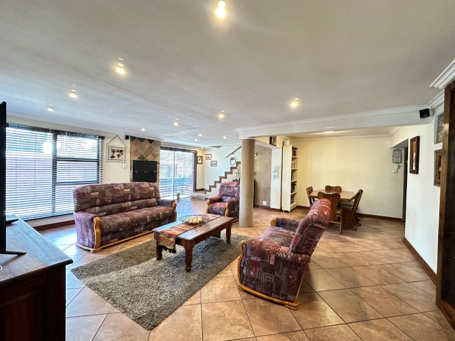 3 Bedroom Property for Sale in Fonteine Park Western Cape